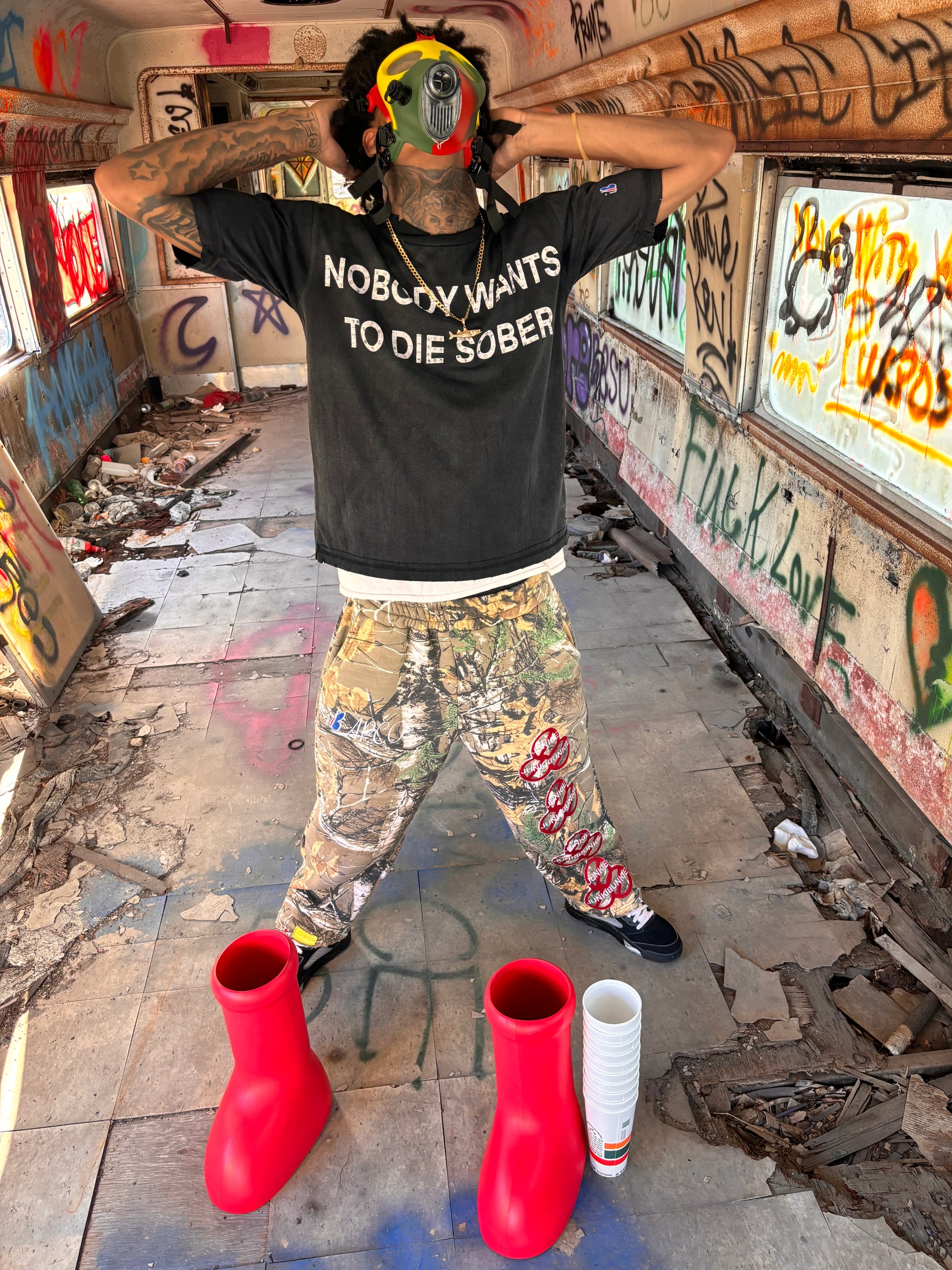 BLACK STONED *DIESOBER* TSHIRT