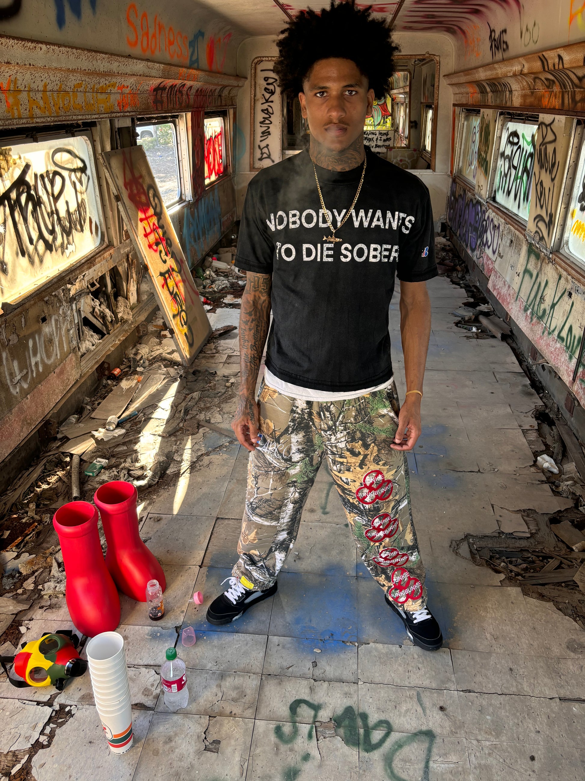 BLACK STONED *DIESOBER* TSHIRT