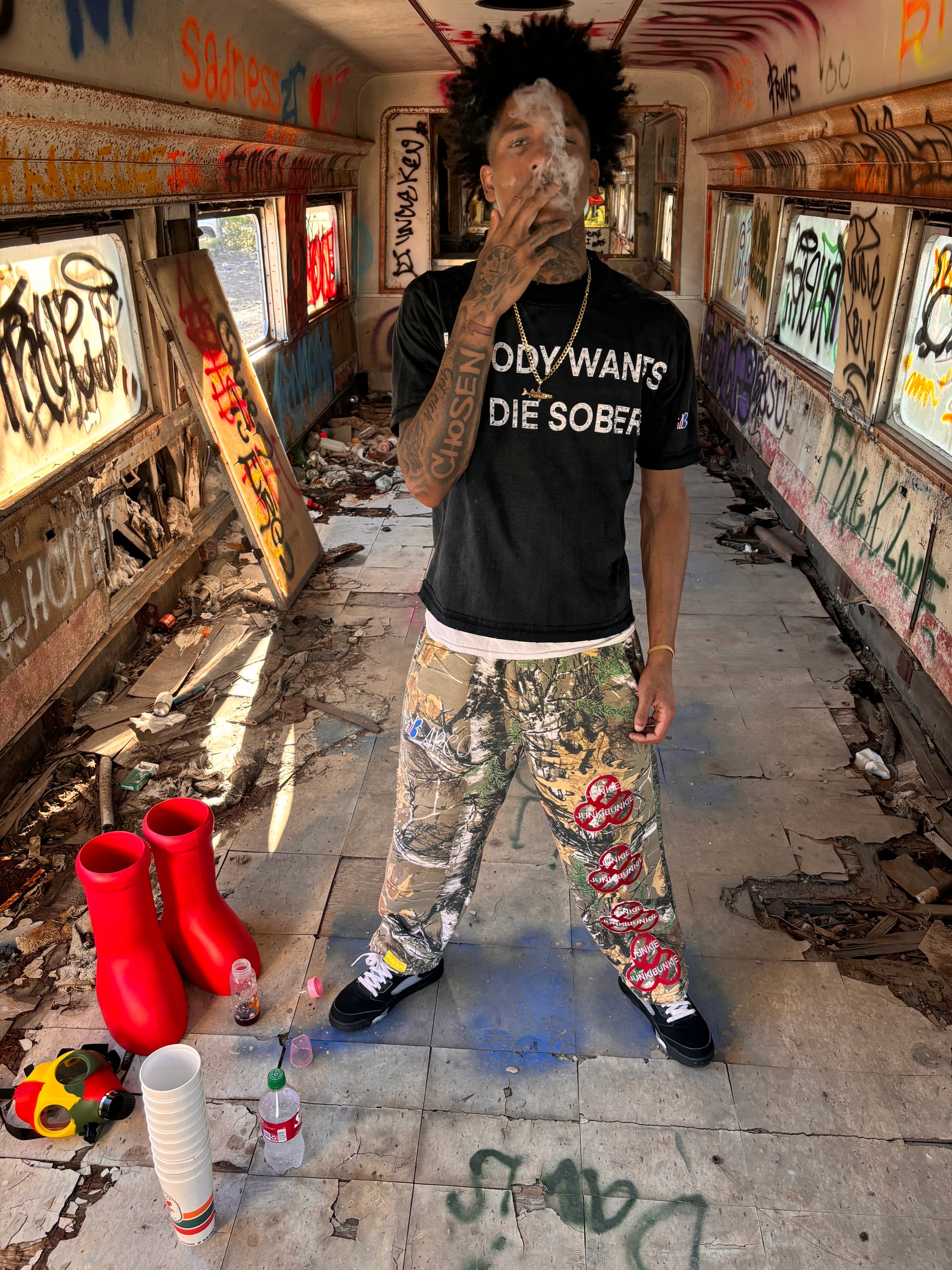 BLACK STONED *DIESOBER* TSHIRT
