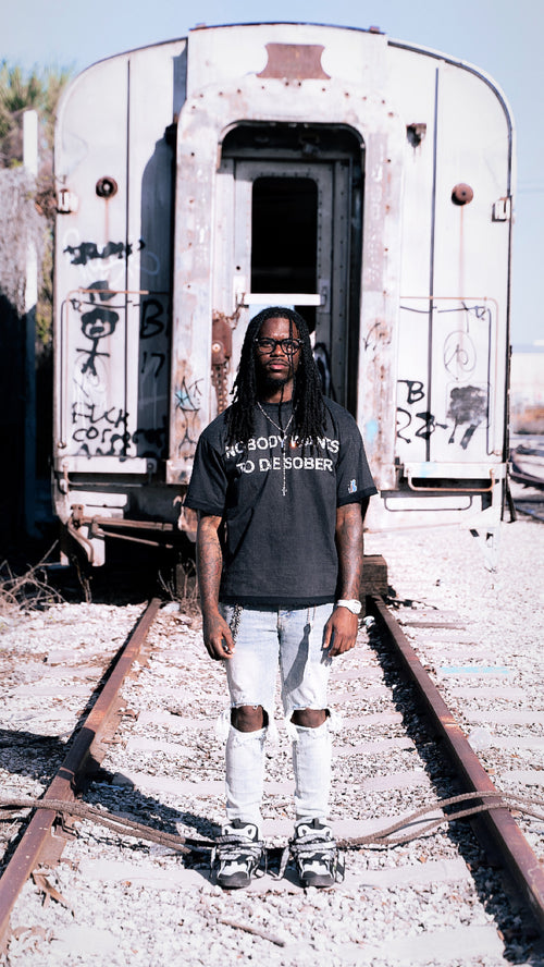 BLACK STONED *DIESOBER* TSHIRT